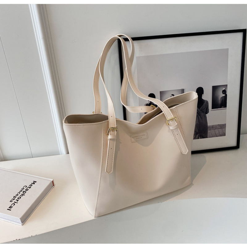 Large Capacity Women's All-match Simple Class Commuter Shoulder Bag - Image 4