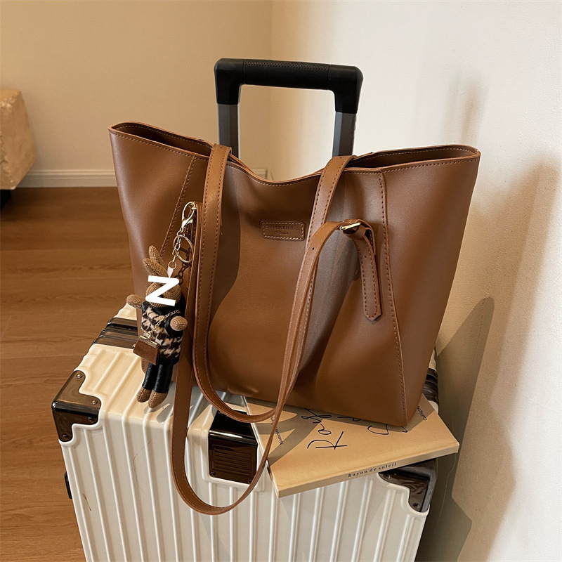 Large Capacity Women's All-match Simple Class Commuter Shoulder Bag - Image 7