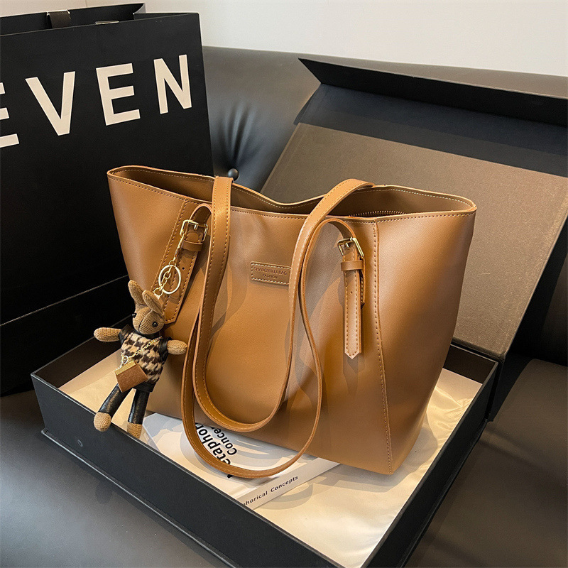 Large Capacity Women's All-match Simple Class Commuter Shoulder Bag - Image 2